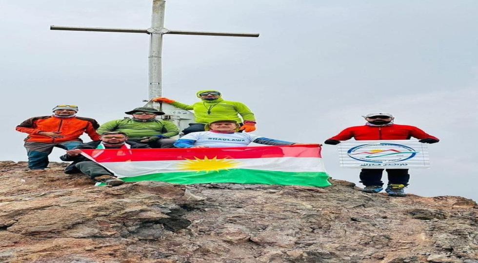 بەرزترین لوتکەی چیای ئەرمینیا لە ژێر پێی شاخەوانانی کوردستان