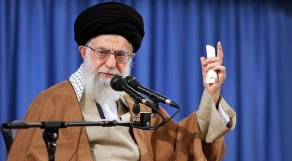 آیت الله خامنه ای: امریکا ناچار به تظاهر به خروج از عراق شد