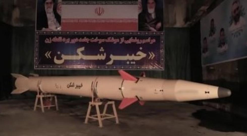 ایران از موشک بالستیک با برد ۱۴۵۰ کیلومتر رونمایی کرد