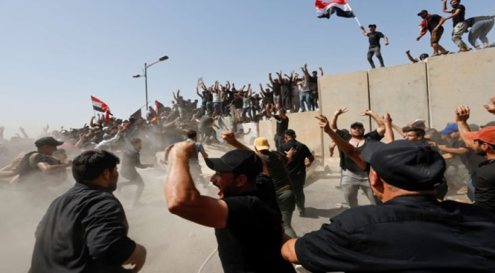 تظاهرات طرفداران مقتدی صدر و ورود بە مجلس عراق + تصاویر