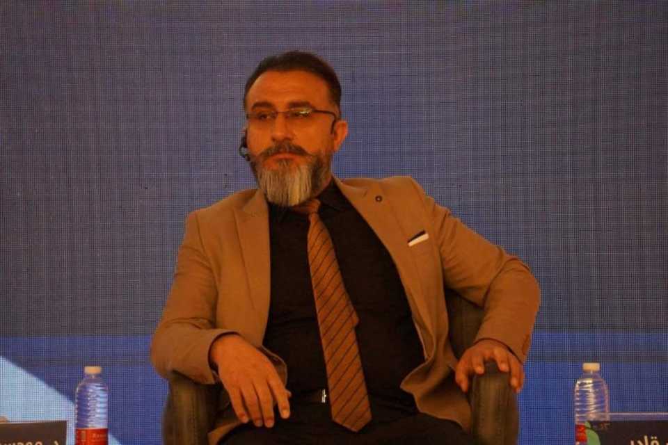 به‌ڕیش نییه‌، به‌ ئیشه‌ / د، لهۆن قادر