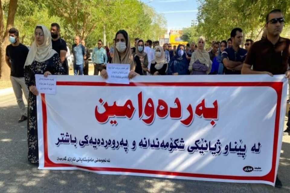 بەهۆی پێنەدانی مووچەوە؛  60 هەزار مامۆستا بایكۆتی دەوامیان كرد و 700هەزار خوێندكاریش لەخوێندن بێبەش بوون