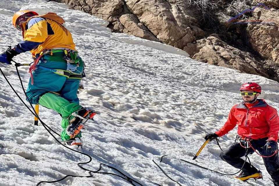 بەڕێوەچوونی راهێنانی ناو بەفر و سەهۆڵ لە لایەن گرووپی لووتکەوە