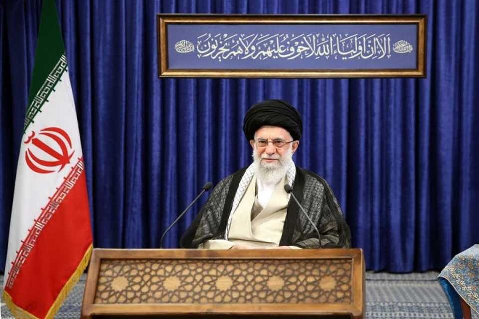 ئایەتوڵڵا خامنەیی: میدیای ئەمریکی، بەریتانی و بەکرێگیراوەکانیان هەوڵی تێکدانی هەڵبژاردنەکانی ئێران دەدەن