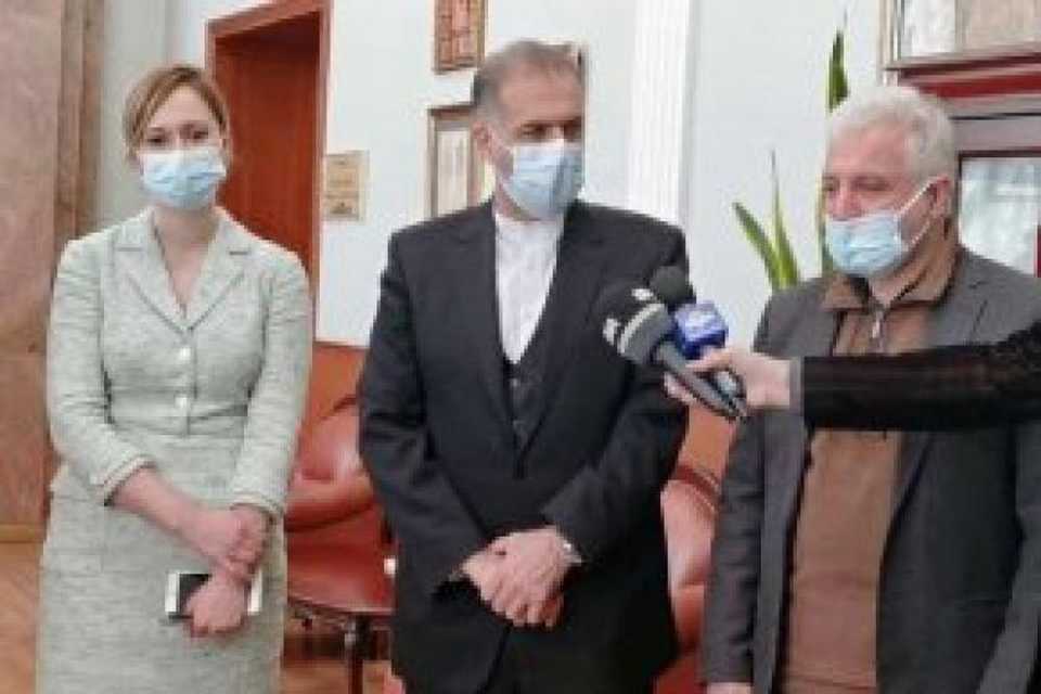 مذاکره با روسیه برای تولید سالانه حداقل ۱۰ میلیون دوز واکسن کرونا در ایران