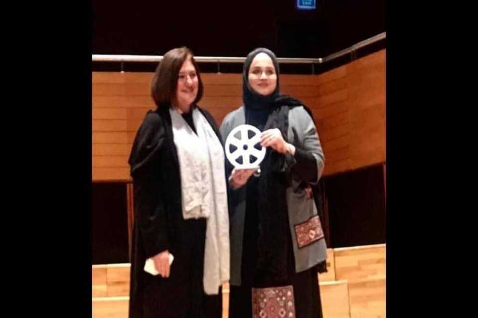 پێشکەش کردنی «نیشانی تایبەتی دەرهێنەرە سەربەخۆکان»ی فێستیڤاڵی ژنی ئەزمیر بۆ نەرگس ئابیار