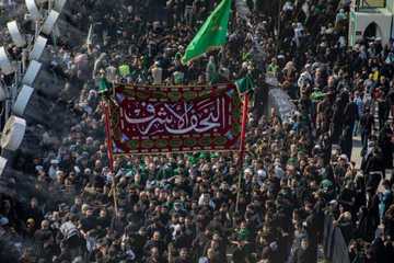 چەند وێنەیێکی تازیەباریی زیارەتکاران لە چلەی ماتەمینی ئیمام حسێن (ع) لە نێوان حەرەمین