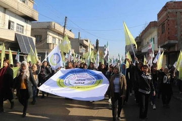 ادارە خودمختار شمال و شرق سوریه استفاده از پرچم ها و نمادهای PKK را ممنوع می کند