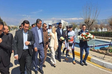 با استقبال استاندار؛ تیم دوچرخەسواران کرمانشاه برای بزرگداشت یاد شهدای بمباران شیمیایی وارد حلبچە شدند