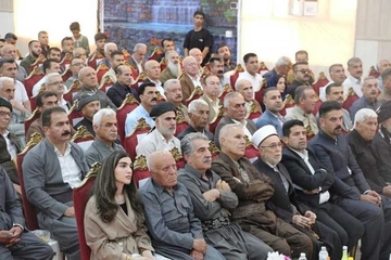ڕێوڕەسمی خەڵاتی گوڵ عەنبەر بۆ كەسایەتی ساڵ لە قەزای خورماڵ بەڕێوەچوو